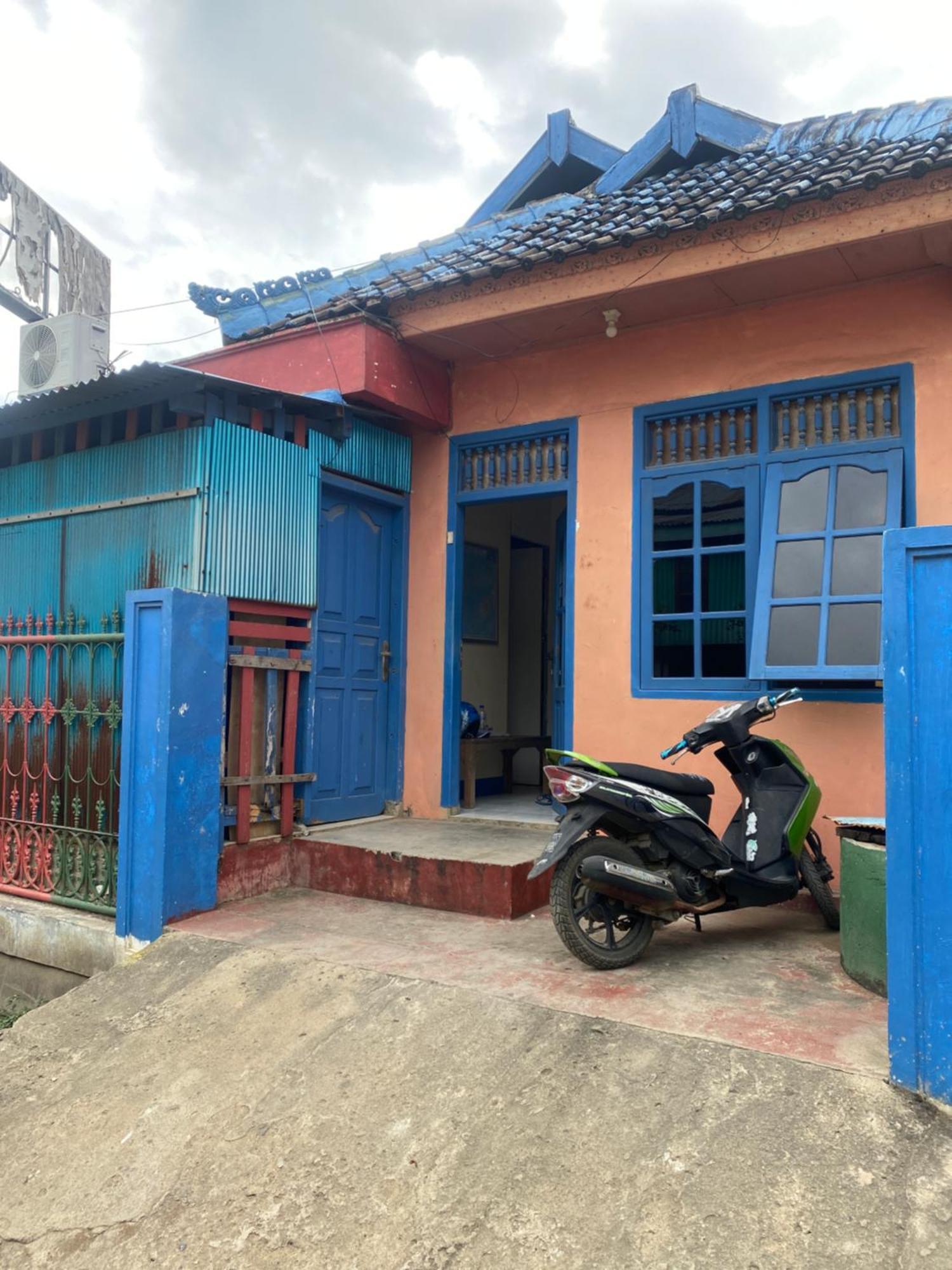 Cempaka Hostel Labuan Bajo Ngoại thất bức ảnh